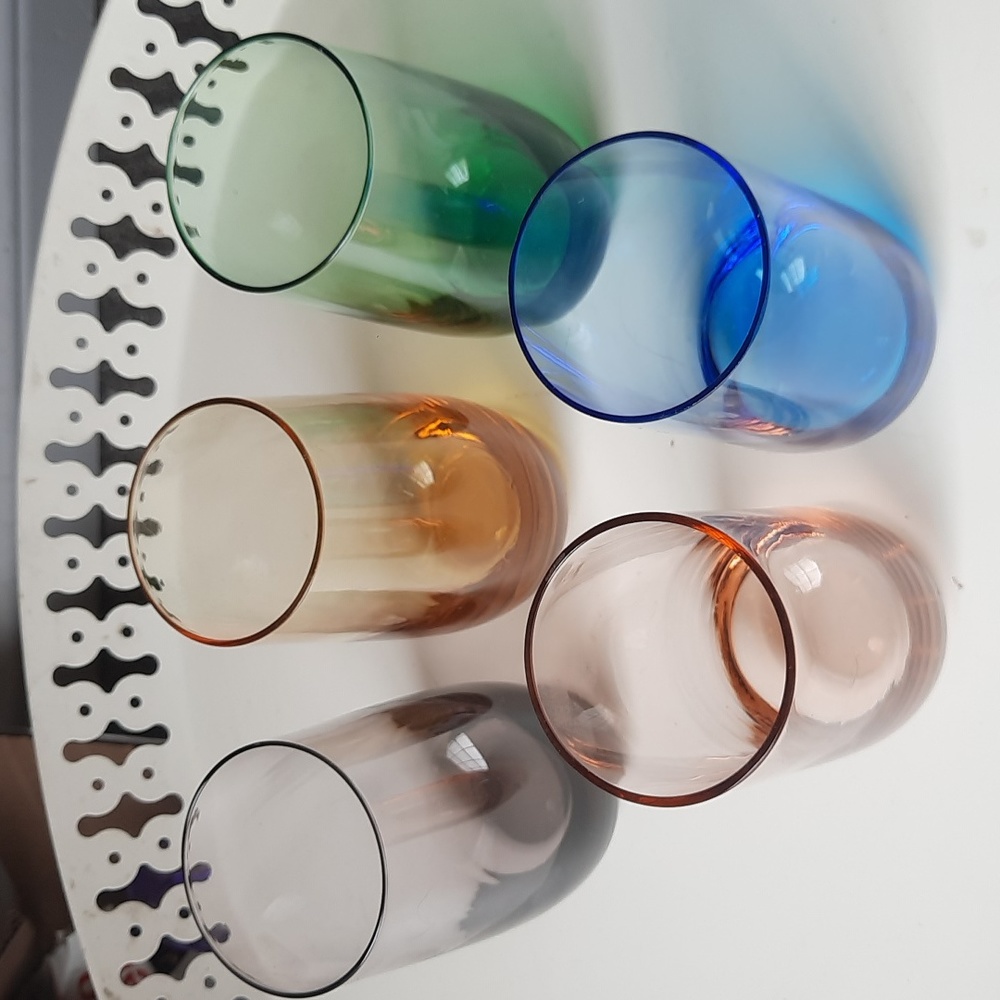 Set of 5 hand-blown coloured 8oz glasses - Picture 3 of 6